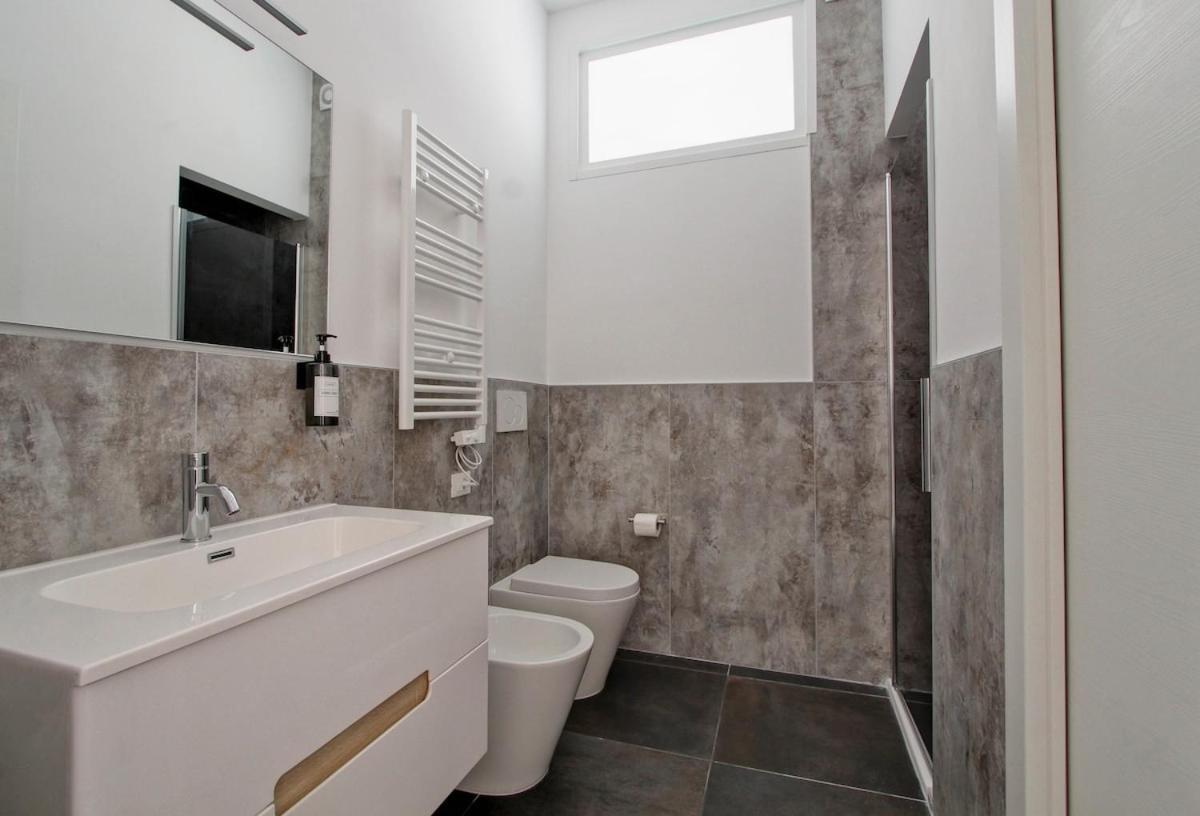 Large And Comfortable Close To Trastevere Apartment